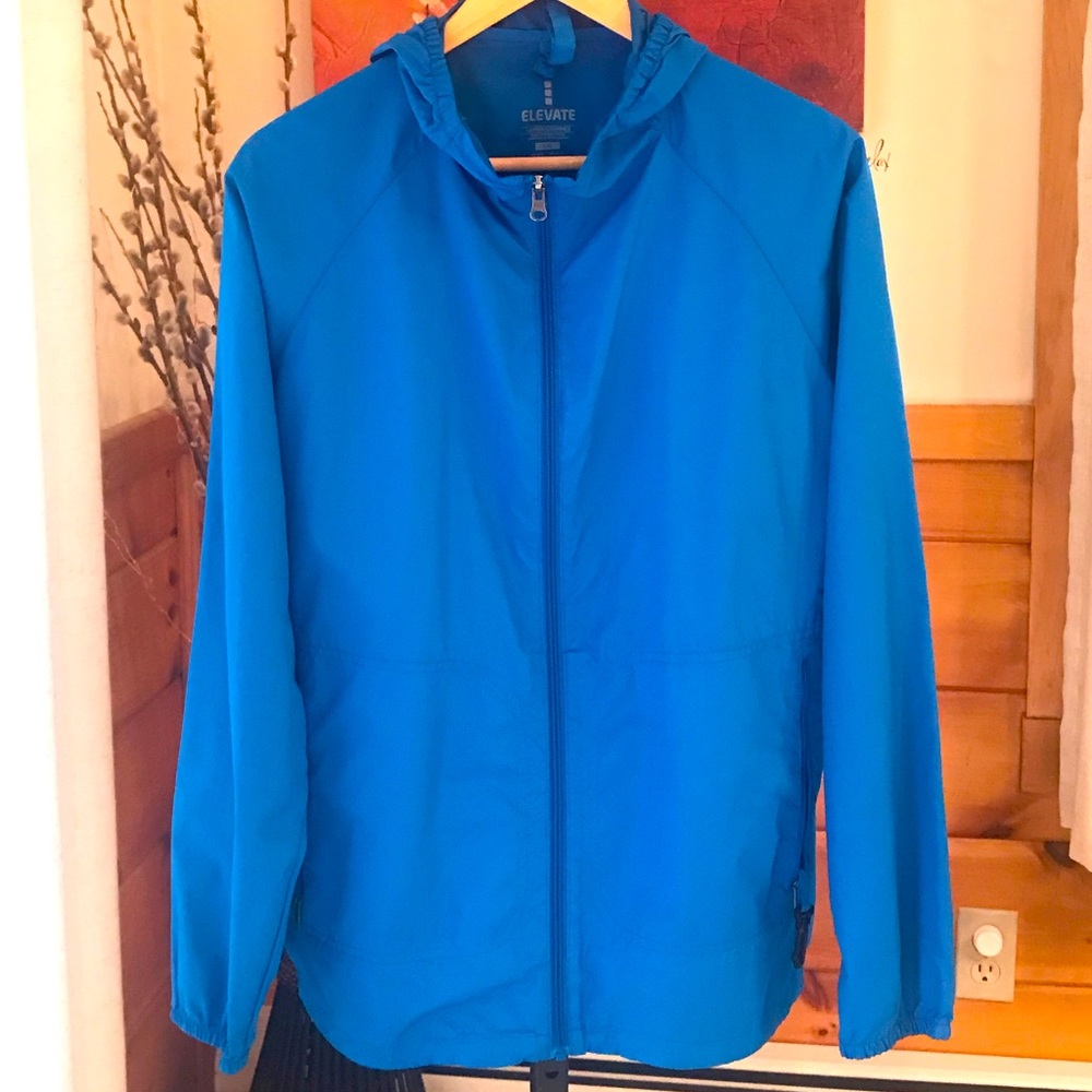 Windbreaker Jacket by Elevate. Zippered pockets. Elastic waist and cuffs. L